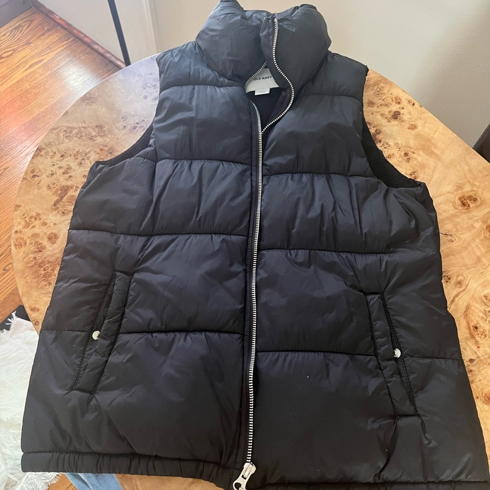 Old Navy Black Puffer Vest